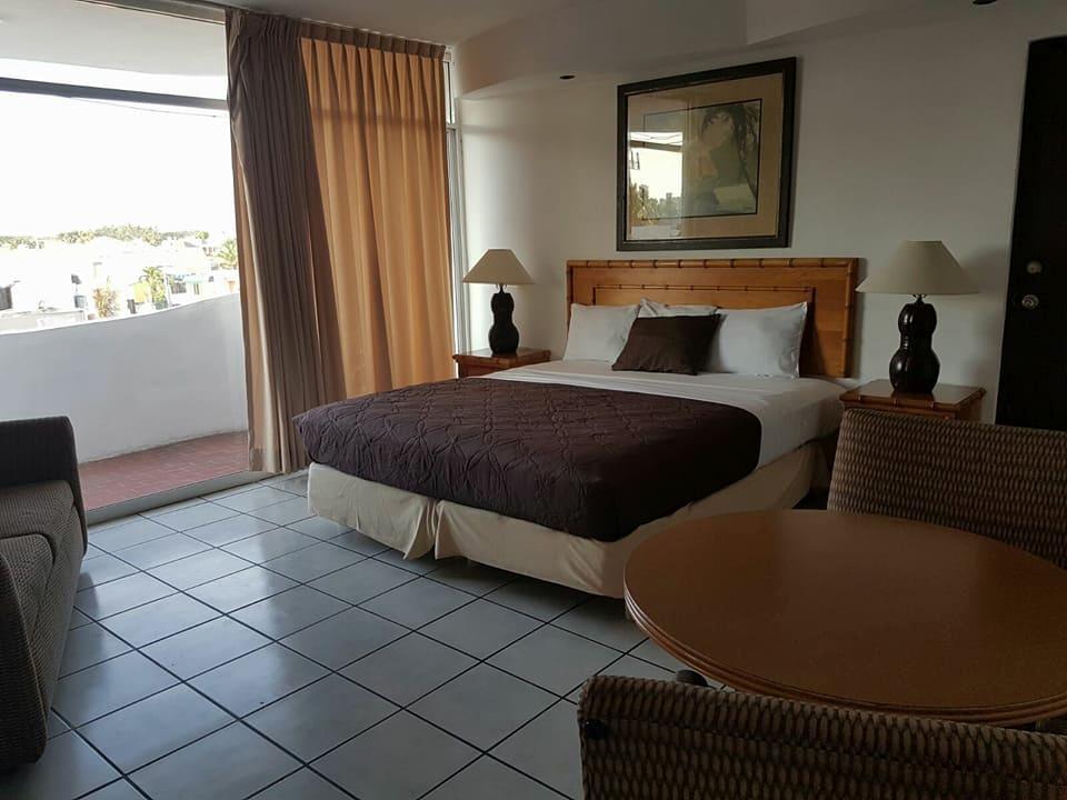 Capital O Zona Dorada Inn, Mazatlan Exterior photo