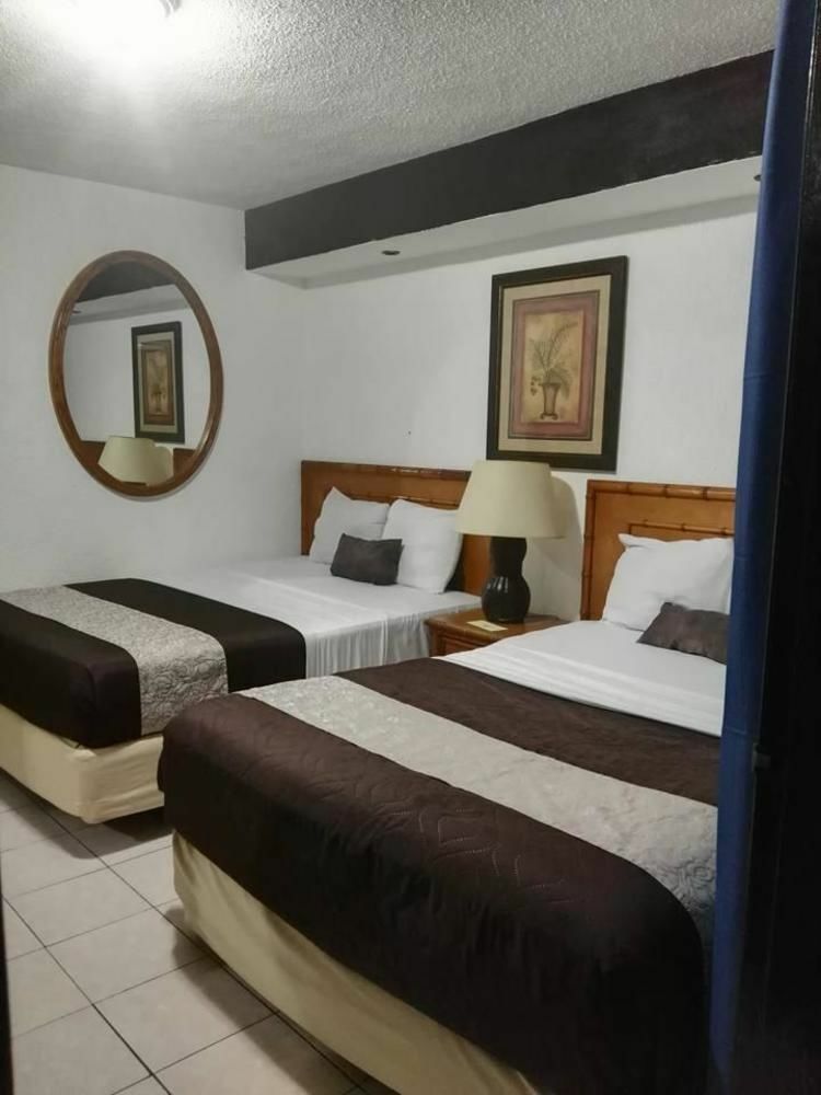 Capital O Zona Dorada Inn, Mazatlan Exterior photo